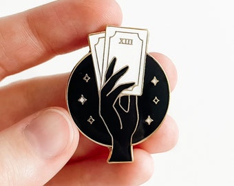 Tarot Reader Emaille Pin