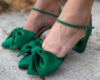 Escarpins blocs en satin vert émeraude, talons nœuds en satin, escarpins vert émeraude, chaussures de mariage vertes, chaussures de mariée vertes, escarpins en satin « Maddie »