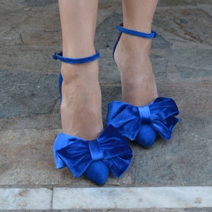 Navy heels with bow hotsell