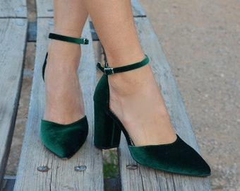 Smaragdgrüne Samt Block Heels, spitze Zehe grüne Fersen, grüne Pumps, grüne Hochzeitsschuhe, grüne Brautschuhe, Samt Pumps '' Melia ''