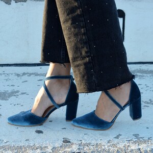 Teal Blue Velvet Block Heels, Blue Velvet Pumps, Blue Wedding shoes, Blue Bridal shoes, Velvet Pumps, Velvet shoes, Velvet Block heels