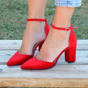 Red pointed block heels Clearance