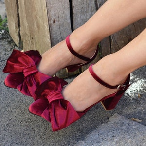 Dark Red Velvet Block Heels, Velvet Bow Heels, Burgundy Velvet Pumps, Red Wedding shoes, Ruby Heels, Red Bridal shoes, Velvet Pumps 'Maddie'