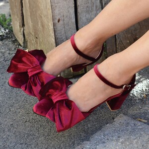 Dark Red Velvet Block Heels, Velvet Bow Heels, Burgundy Velvet Pumps, Red Wedding shoes, Ruby Heels, Red Bridal shoes, Velvet Pumps 'Maddie'