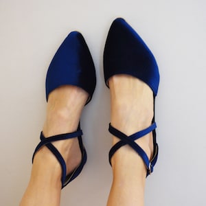 Blue Velvet Ballet Pumps/  Dark Blue Velvet shoes/ Blue Velvet Flats / Wedding pumps Low heel/ Pointy toe Velvet Flats/ Evening Shoes