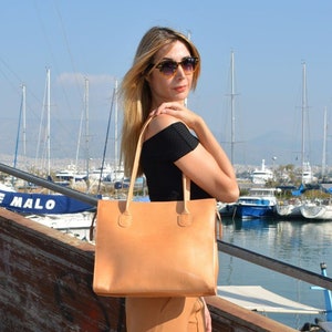 Genuine Leather Tote Bag, Large Leather Tote with zipper, Tan Leather Tote, Women&#39;s Laptop Bag, Handmade in Greece