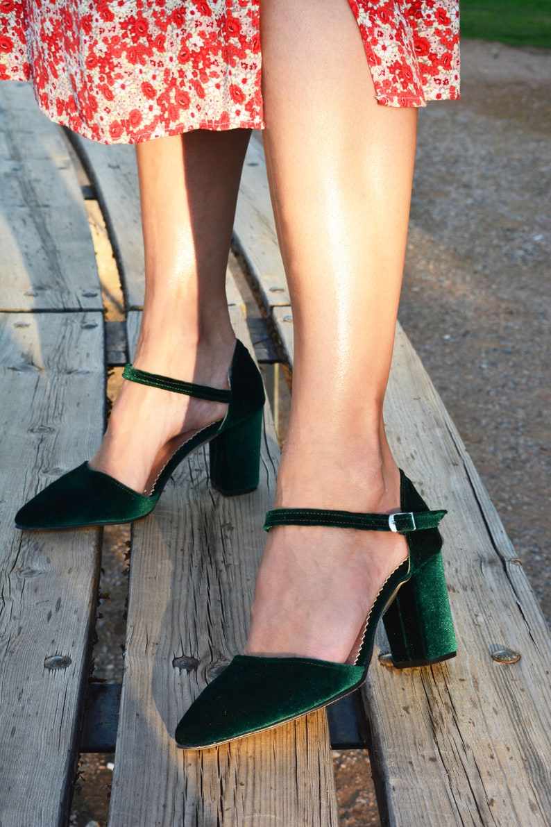 emerald green closed toe heels