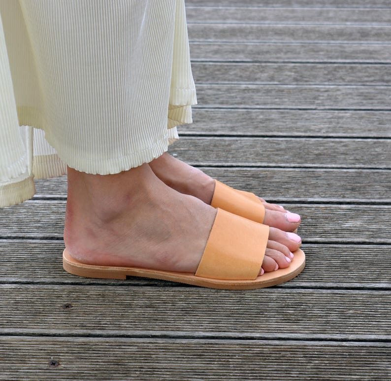 Griechische Leder Slides Sandalen Offene Zehenflache Sandalen Minimalistische Sandalen Pantoletten ''Emily'' Bild 1