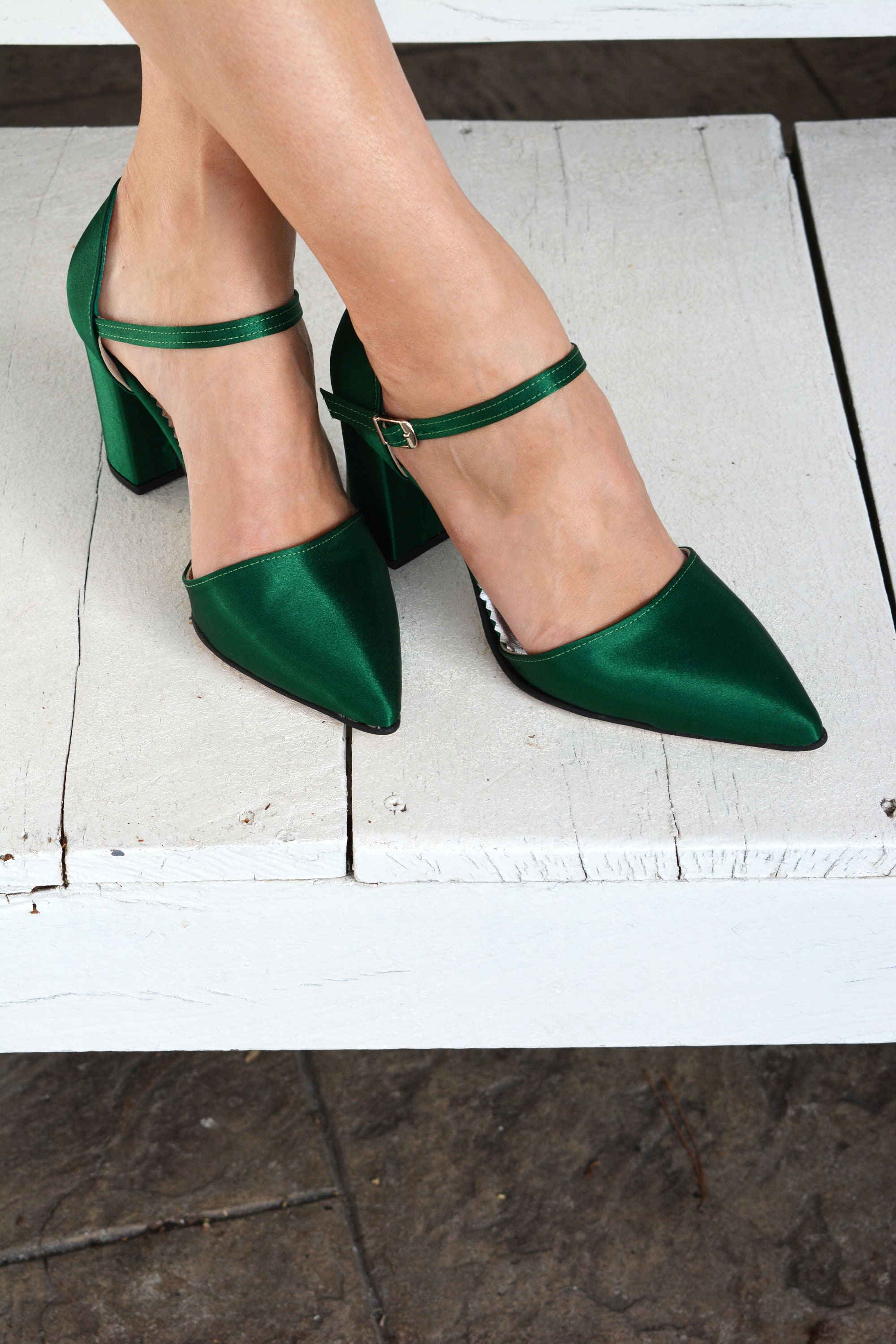 emerald green shoes and bolsa for wedding