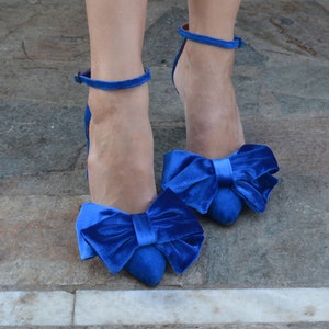 Royal Blue Velvet Block Heels, Velvet Bow Heels, Royal Blue Pumps, Blue Wedding shoes, Blue Bridal shoes, Velvet Pumps ''Maddie''