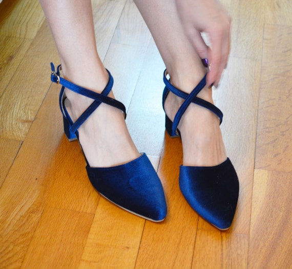 Donkerblauwe kruisschoenen, donkerblauwe fluwelen schoenen