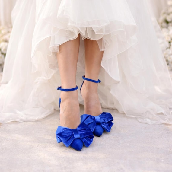 blue wedding shoes with dress The bride's shoes, that something blue.  flordeasoka