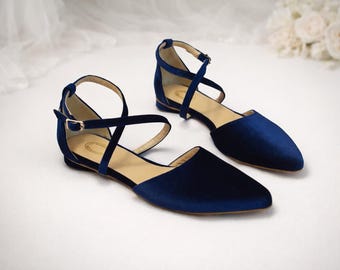 Blauwe fluwelen ballerina's: handgemaakte leren pumps met gekruiste bandjes