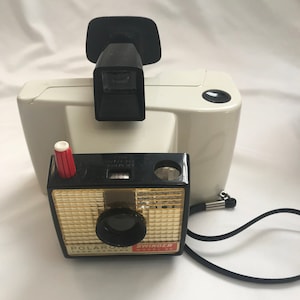 1960s Polaroid Land Camera Model 20 The Swinger & Carrying Case
