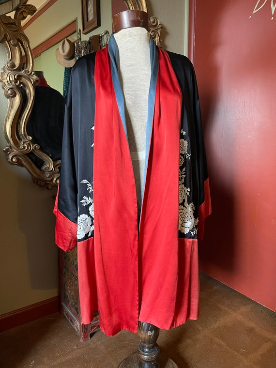 Beautiful black and red silk kimono with white fi… - image 6
