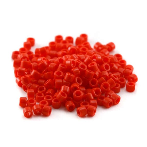 environ 2mm Rouge Opaque taille 11//0 50g perles de rocailles en verre