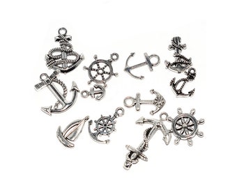 20, 50 ou 100 Assortiment breloques / pendentifs thème marin (ancre,gouvernail, bateau) métal argenté ( lot Pendentif / breloque