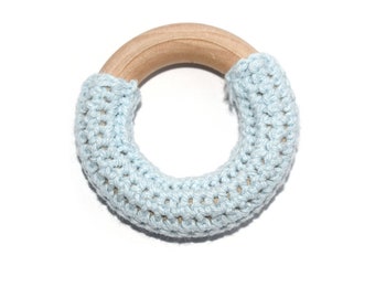 Round natural wood teething ring with light blue hook (manufacture/rattle material) - CE standards