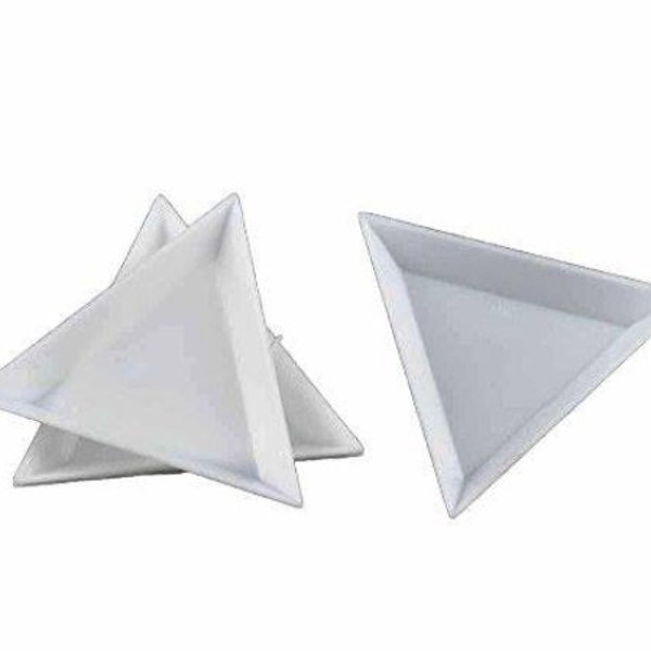 10, 20 ou 50 Coupelle de tri triangle pour perles ou apprêts bijoux 75mm (idéal pour perles miyuki, rocailles)  plastique blanc