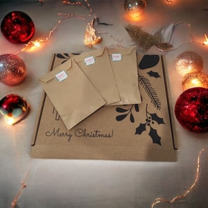 Creatieve kerstdoos DIY-pakket 3 sieraden om zelf te maken, ketting, asymmetrische oorbellen en gouden glas-in-lood armband zwart/wit afbeelding 5