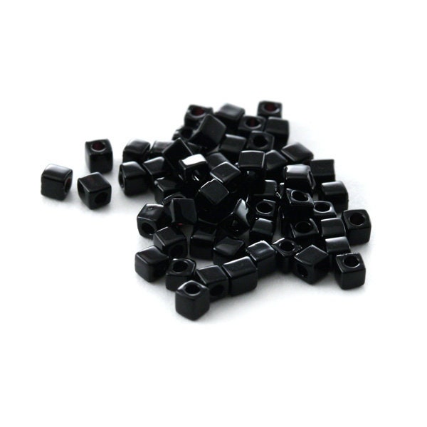 20 - 50 g Miyuki perle cube 1.8mm opaque black SB18-401 (noir opaque 401)