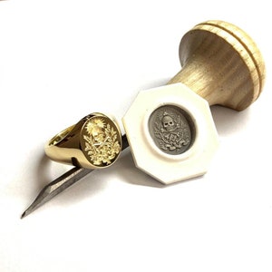 Signet Ring - 16x13mm Groot ovaal gezicht verkrijgbaar in goud of platinum seal gegraveerd in omgekeerde met wax impression