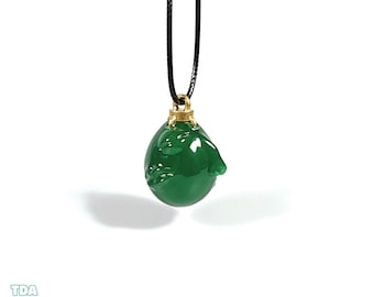 キムデザインのペンダント 緑 ベヘリットネックレス。グリーンベヘリット。ガッツベヘリット