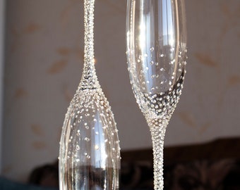 Champagne Wedding Flutes, Set of 2, Wedding glasses, Bride and Groom, Swarovski Crystals, Brilliant Wedding, champagne glasses, hand painted