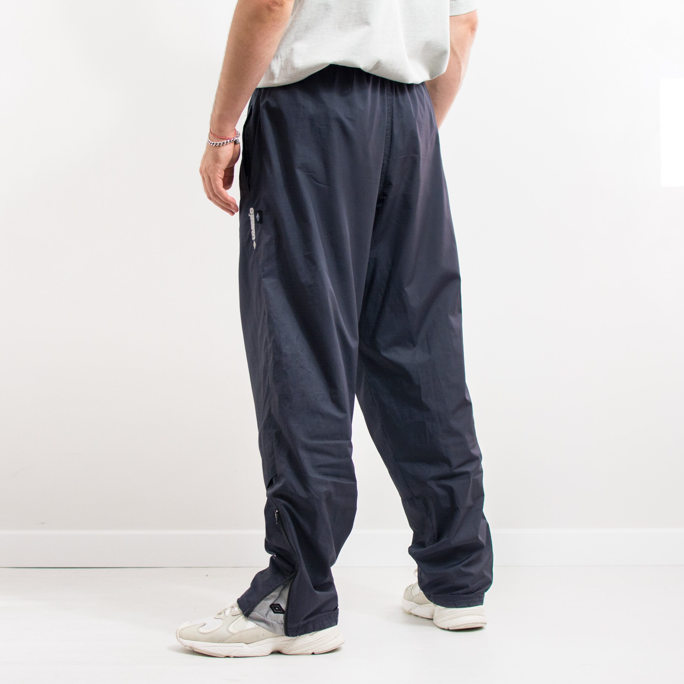 UMBRO diaspora skateboard ナイロンパンツ　ネイビー UMBRO Track Pants Vintage Navy Blue Tracksuit Gym Athletic Size XL