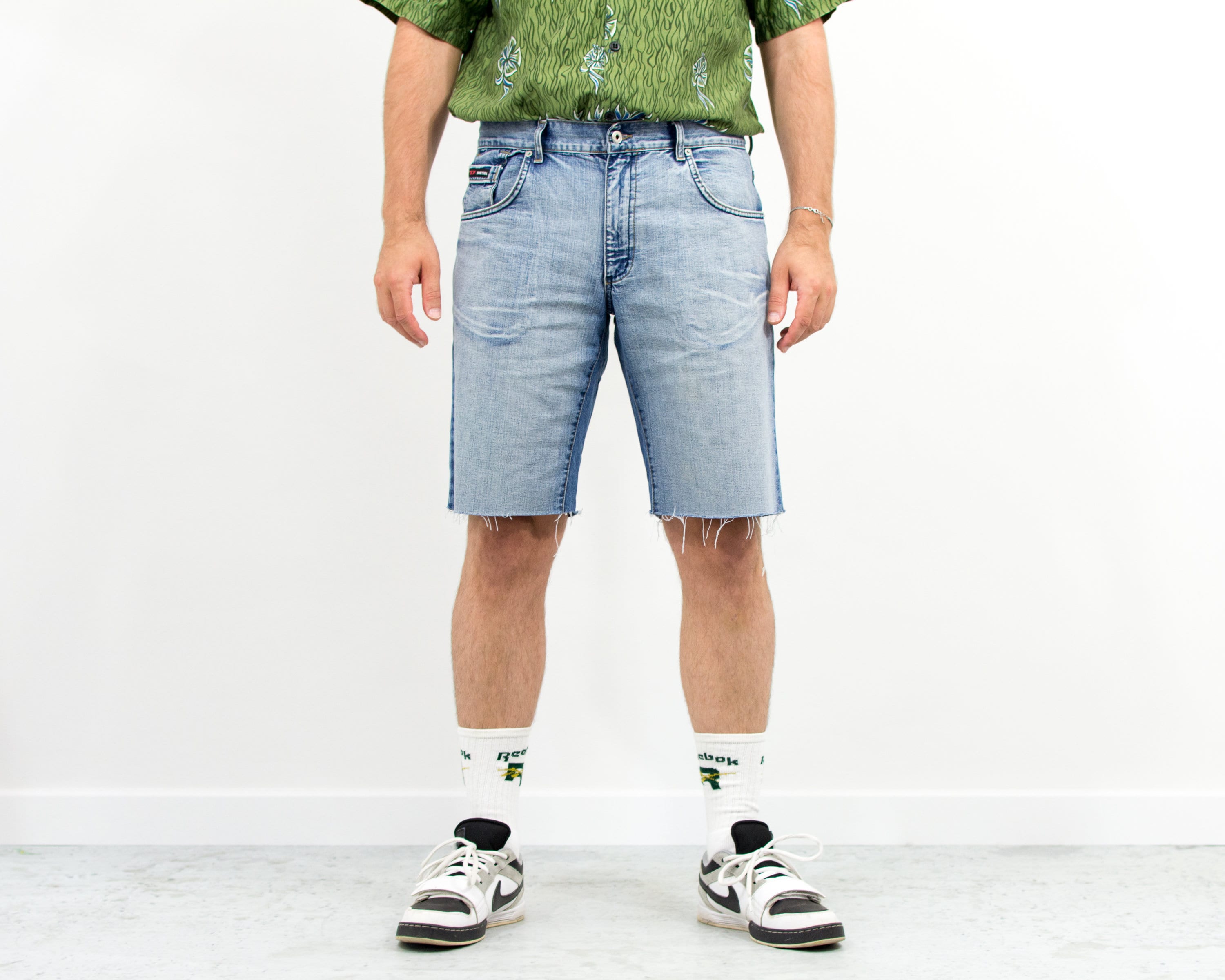 パンツ hella VINTAGE CUTOFF DENIM パンツ hella VINTAGE CUTOFF DENIM Women's Reworked Short