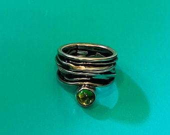 Wrinkled Band Peridot Ring Size 6