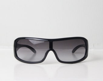 Y2K Vogue black shield wraparound sunglasses unisex