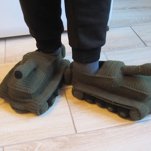 Pantofole all&#39;uncinetto per uomo, regali divertenti per fidanzato, pantofole divertenti all&#39;uncinetto, pantofole rigolotes da donna, regali all&#39;uncinetto per lui, pantofole da carro armato
