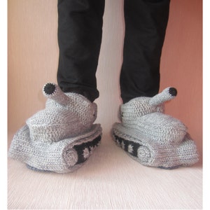 Pantofole lavorate a mano, pantofole all&#39;uncinetto con canotta, pantofole all&#39;uncinetto per adulti, regalo per lui, scarpe fatte a mano, pantofole con canotta