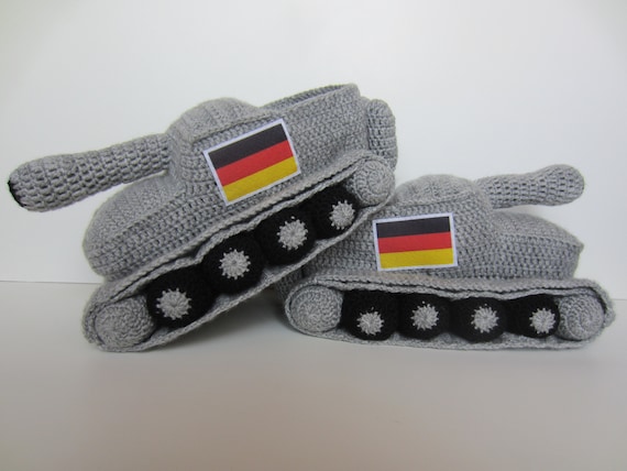 Scarpe da serbatoio Pantofole da serbatoio all uncinetto Pantofole Panzer all uncinetto Pantofole da serbatoio regalo per gli uomini serbatoio Panzer Regalo fidanzato Regalo all uncinetto per il marit...