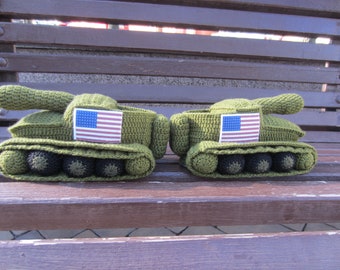 Crochet tanque militar, boyfriend gifts funny, funny crochet slipper, pantoufles rigolotes femme,crochet gifts for him,battle tank slippers