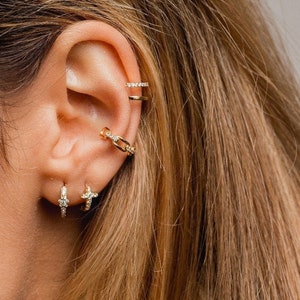 Star cz hoop earrings - huggie hoops - Cz Gold hoop earrings - Dainty hoops - Tiny hoops - Thin hoops - Minimal earrings - Minimal hoop