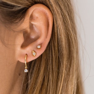 Tiny earrings Diamond studs Dainty cz studs Gold studs Gold Post earrings Delicate earrings Minimal studs Minimalist studs P7 imagen 5