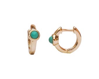 Turkos örhängen - Huggie guld turkos örhängen - Minimalistiska örhängen - Boho örhängen - Turkos ädelstensörhängen - P171
