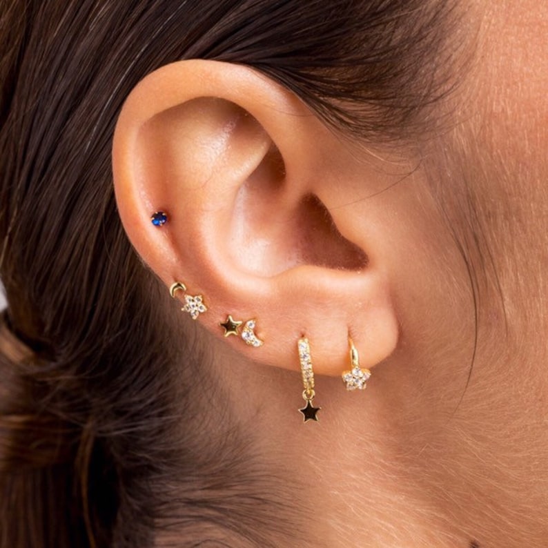 Purple Cz hoops violet huggie hoops Cz Gold hoop earrings Etsy.de