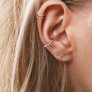 Kleine sierlijke oorbellen Kleine gouden studs Sierlijke zilveren studs Stud oorbellen Lobe oorbellen-kraakbeen studs-minimalistische oorbellen S-PE00185 afbeelding 2