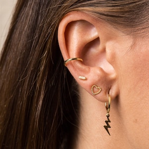 Heart stud earrings - Stud earrings - Small earrings - Gold hearts earrings - Tiny earrings - Dainty studs - Thin studs- S-PE00635