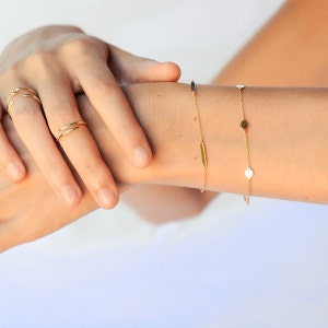Circle charm gold bracelet - Coin gold bracelet - Dainty bracelet - Delicate bracelet - Minimalist bracelet - Dainty bracelet - Bar bracelet