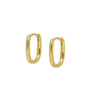 Può includere: Un paio di orecchini a cerchio ovali in oro. Gli orecchini sono semplici ed eleganti e sarebbero un ottimo regalo per ogni occasione.