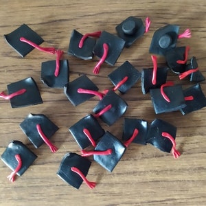 Sacchetti per confetti LAUREA con ricamo punto croce su tela aida rossa -  .de