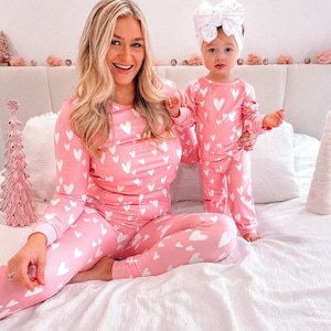 Mommy and Me Valentine Valentine s Pajamas Mommy and Me Pajamas Matching Outfits Matching Pajamas Valentines Day Pink Pajamas Mama Etsy UK