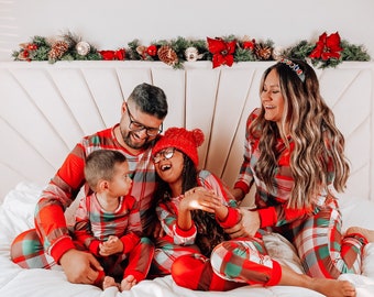 RED HOLIDAY PAJAMAS| family pajamas | Christmas pajamas | matching outfits | matching pajamas | mommy and me matching pajamas | holiday pjs