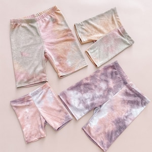 Shorts de motociclista mamãe e eu, roupas mamãe e eu, mamãe e mini, conjunto mamãe e filha, tie dye, meias de natal, presentes mãe e filha, mãe
