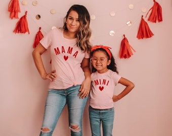 Pink Mama & mini, mamá y yo, camisas a juego, camisas de madre hija, trajes a juego, camisa del día de San Valentín, regalos para niños del día de San Valentín