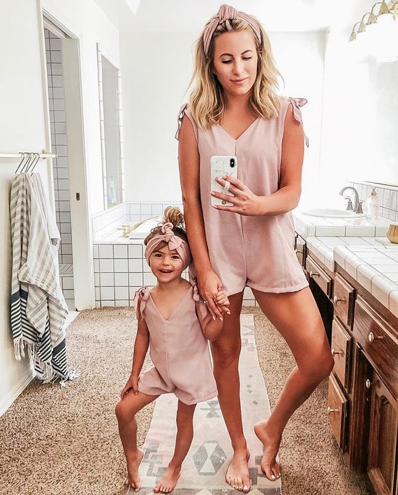 matching outfits mother daughter